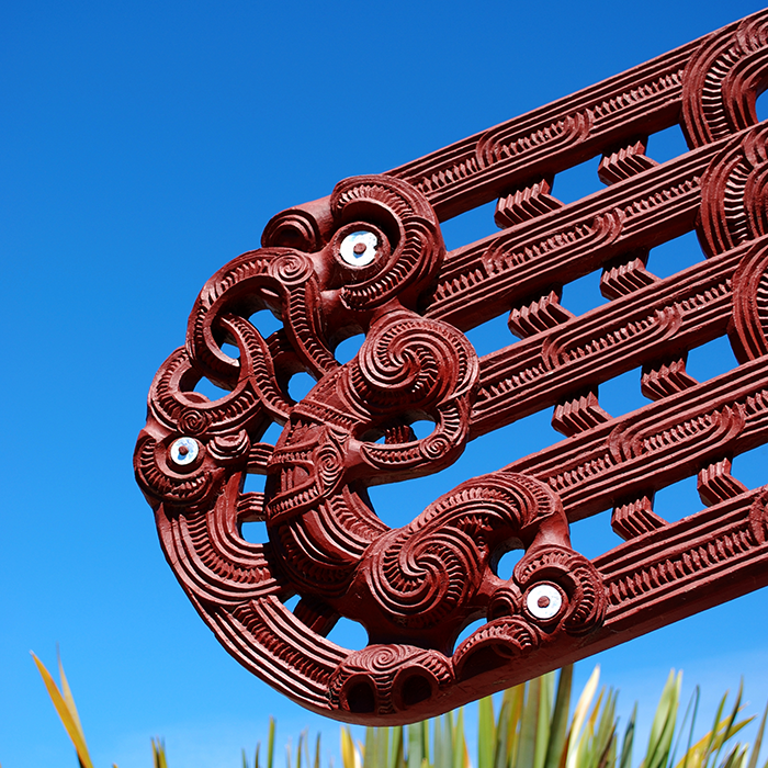 Māori wood carving representing Māori Legal Issues Service 